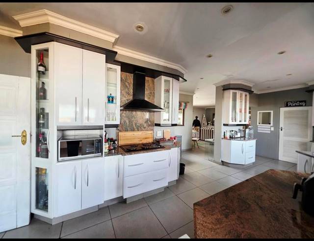 4 BEDROOM HOUSE FOR SALE IN BOKSBURG WEST